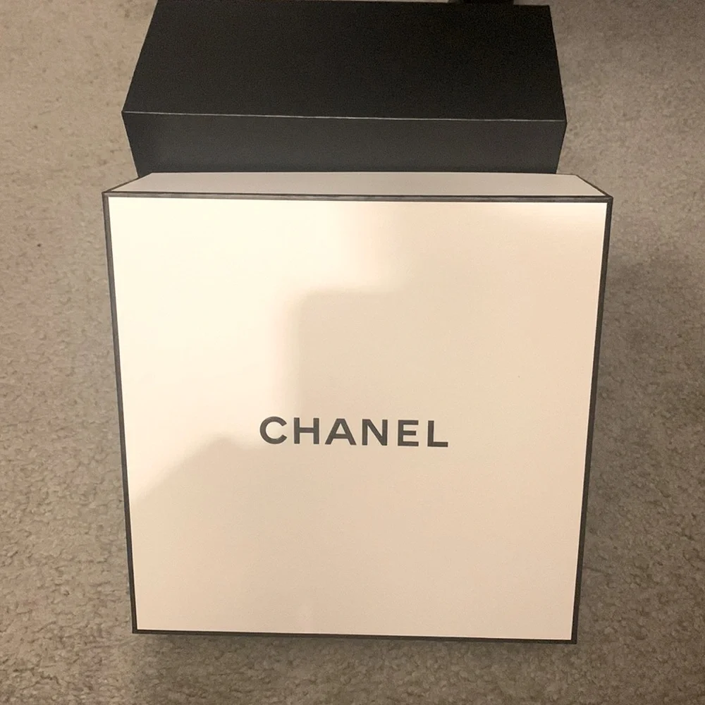 Chanel Box - Picture 1 of 6